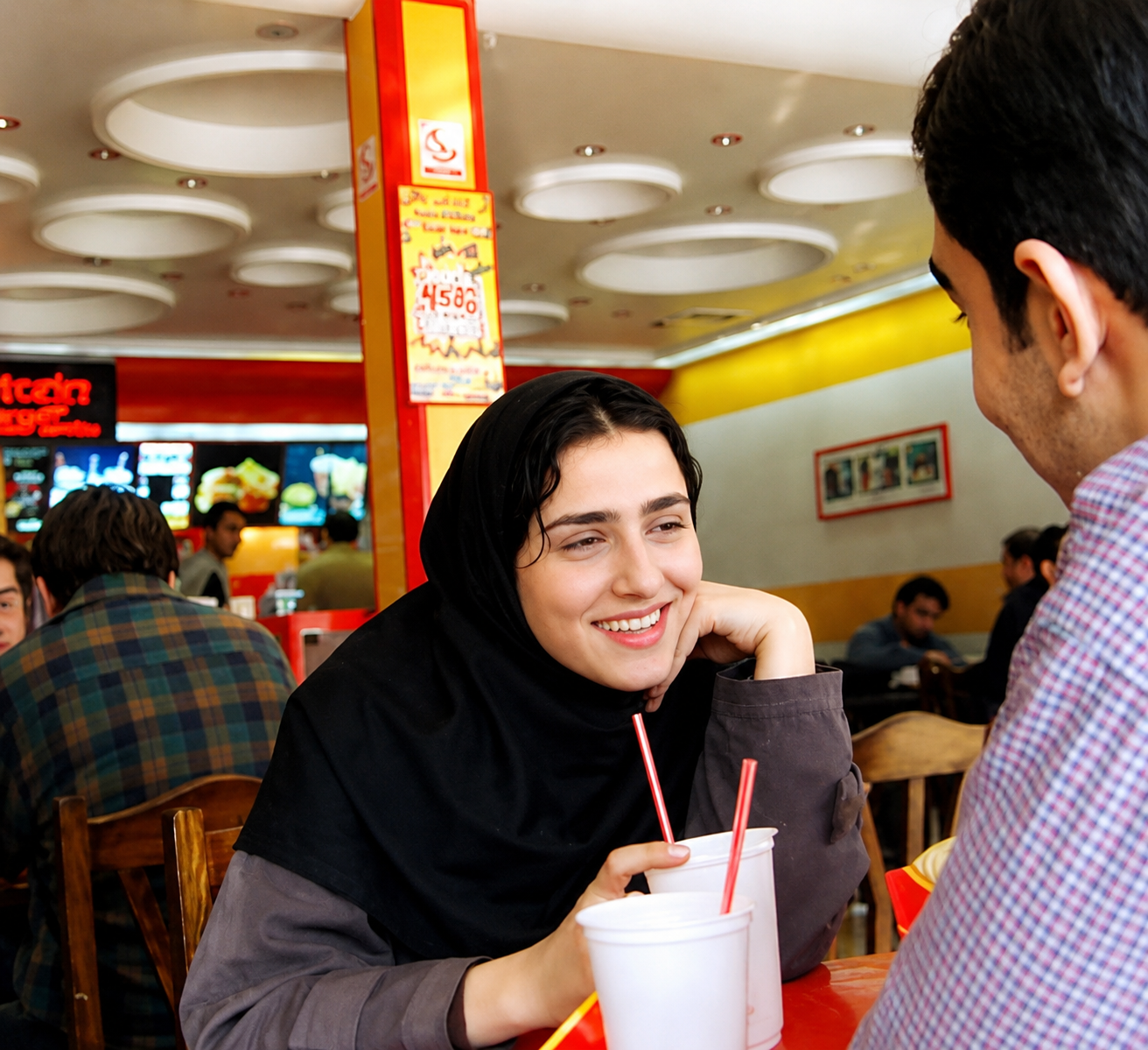 یک مغازه همیشه شلوغ؛ پاتوق خاطره‌انگیز جوان‌های تهران در دهه 80