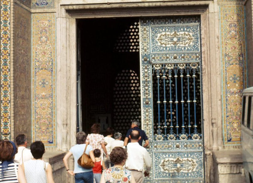 زیباترین ساختمان خیابان بهارستان در قاب تهرانِ سال 1354