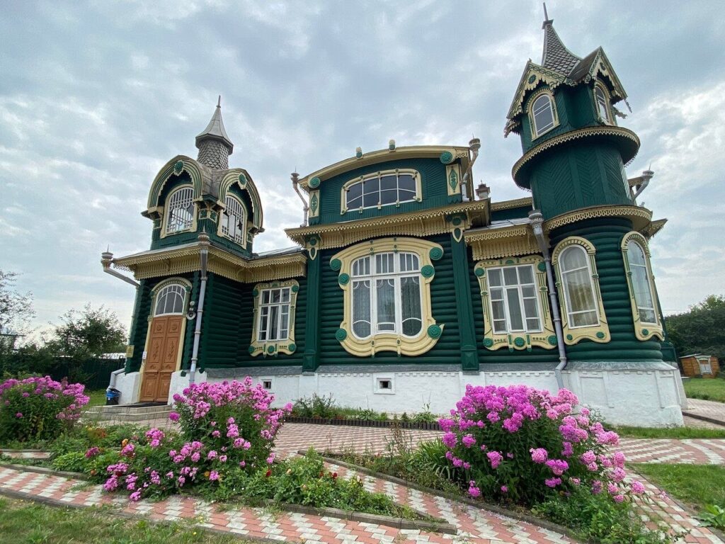 خانه شورین؛ بنایی به رنگ یاقوت از روسیه قرن بیستم