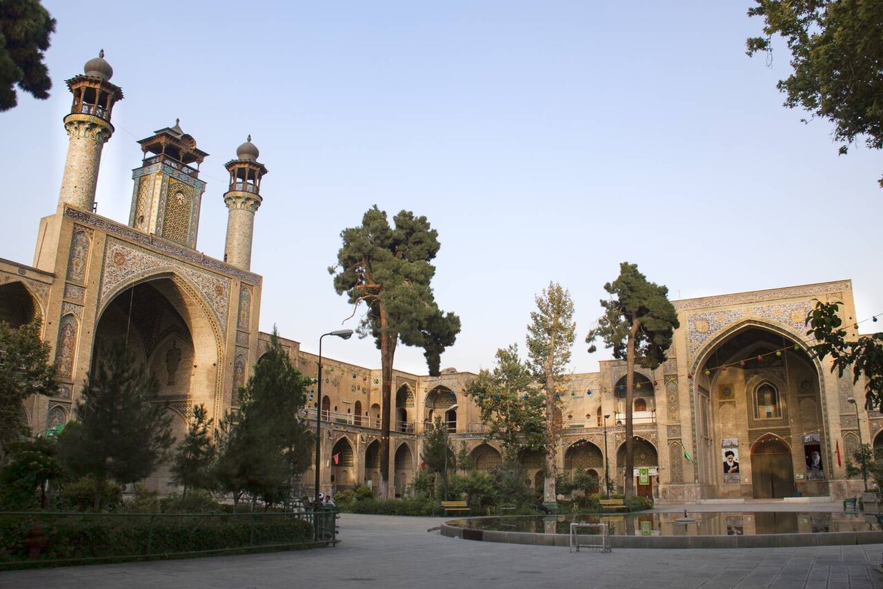 زیباترین ساختمان خیابان بهارستان در قاب تهرانِ سال 1354