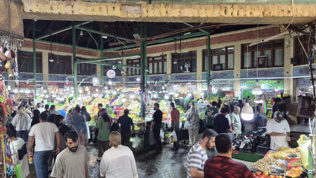 شلوغ، زنده و پر خاطره؛ این بازار تنها جایی است که بوی تهران می‌دهد