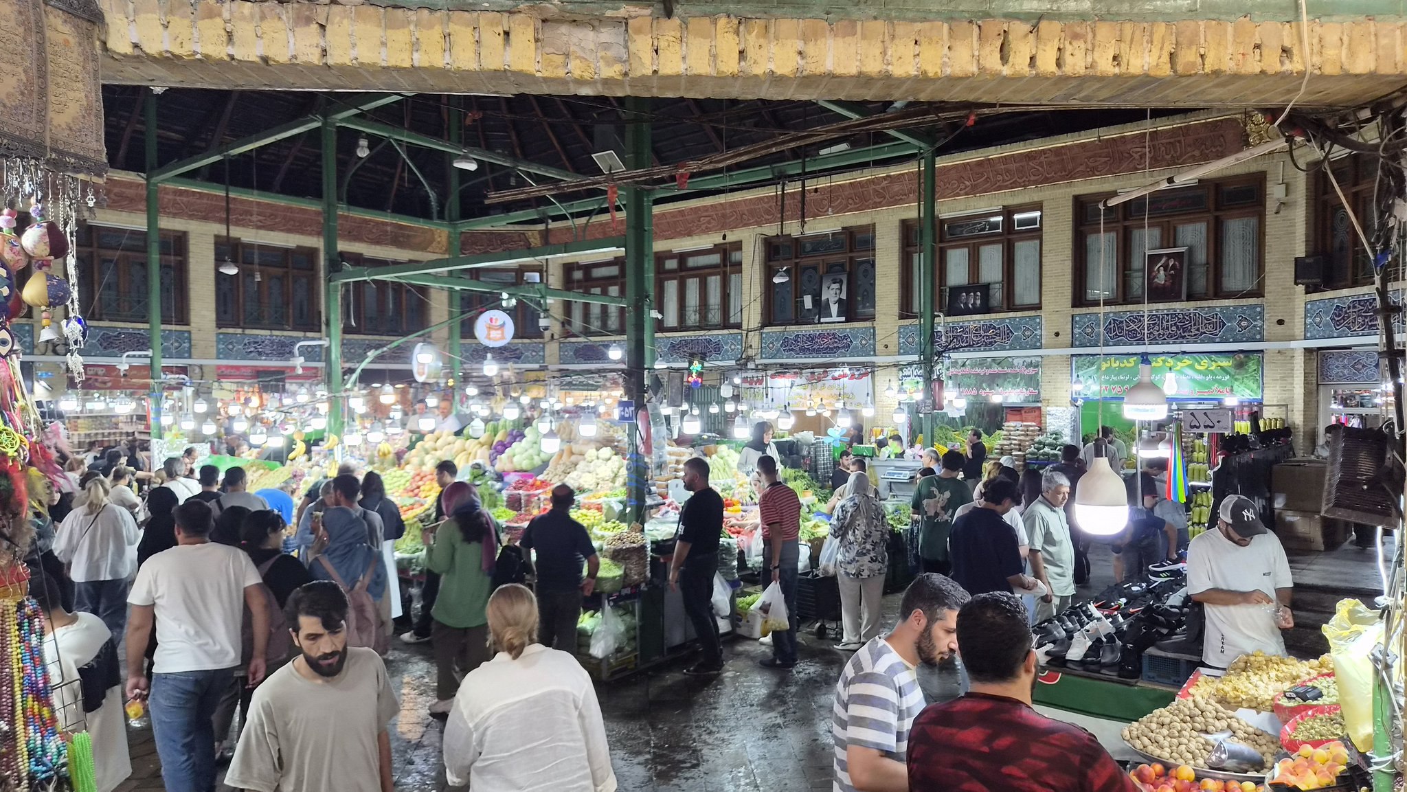 شلوغ، زنده و پر خاطره؛ این بازار تنها جایی است که بوی تهران می‌دهد