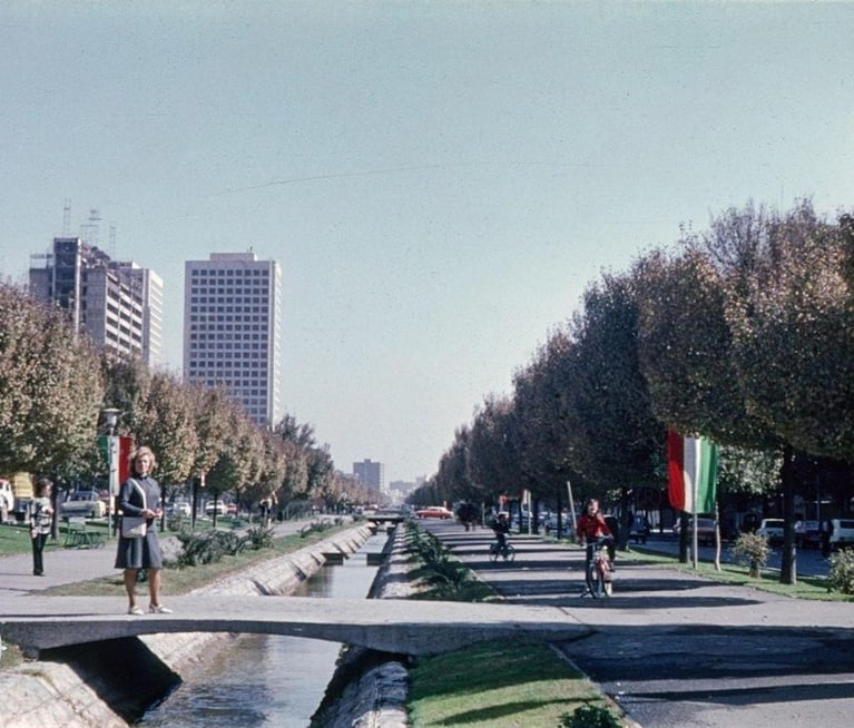 خاطره‌بازی با تهران سال 1350؛ بلوار کشاورز و نهر پرآبش