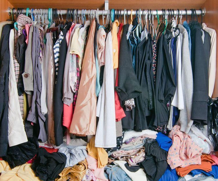 اگر کمدتان همیشه شلوغ است، احتمالاً این 6 اشتباه را مرتکب می‌شوید