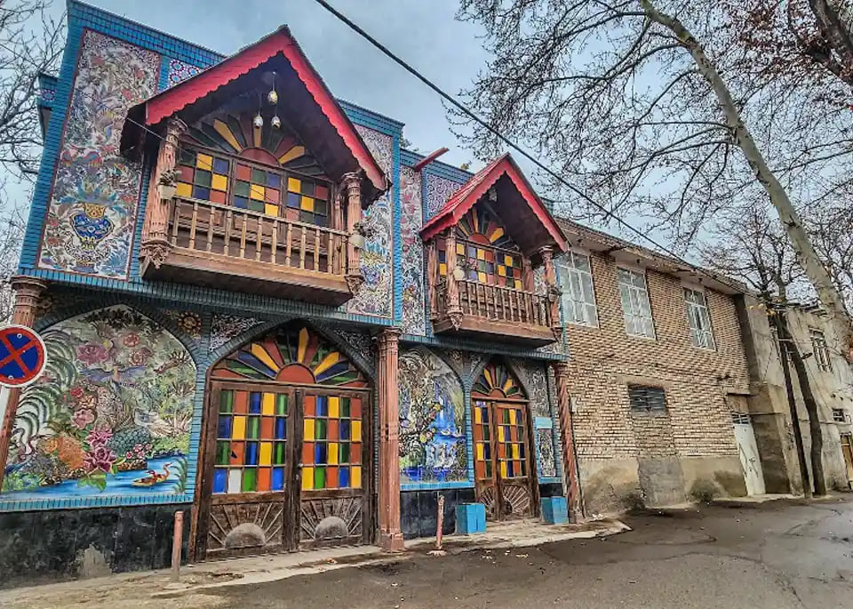 خانه شجریان؛ بازتاب معماری روستایی خراسان و هنر ایرانی در دامنه‌های بینالود