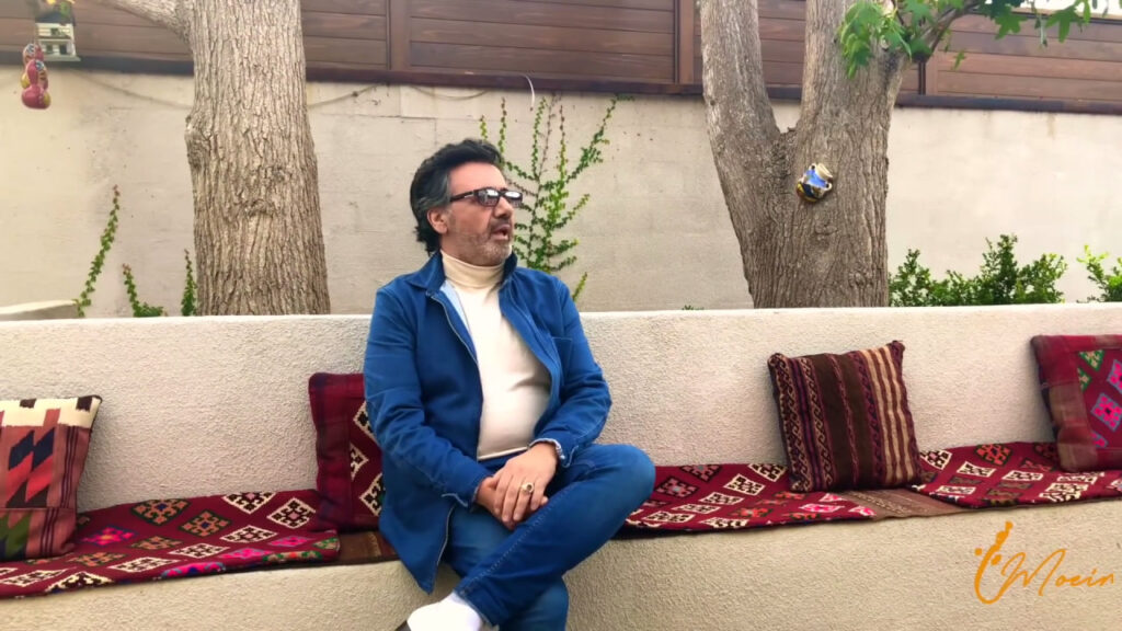 پشتی‌های ایرانی در حیاط خانه معین؛ جایی میان سادگی و اصالت ایرانی
